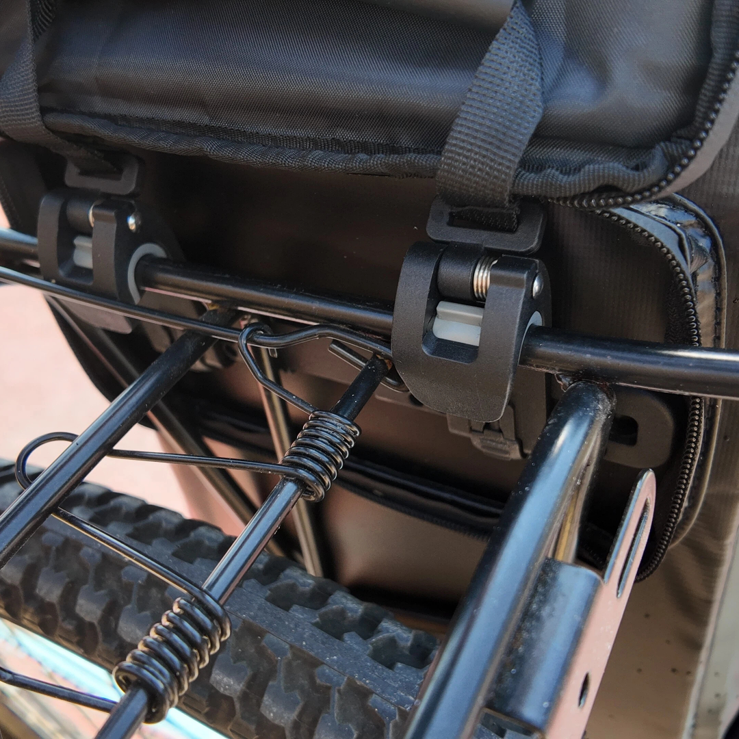 3-in-1 Versatile Waterproof Bike Pannier & Backpack DETAIL 10