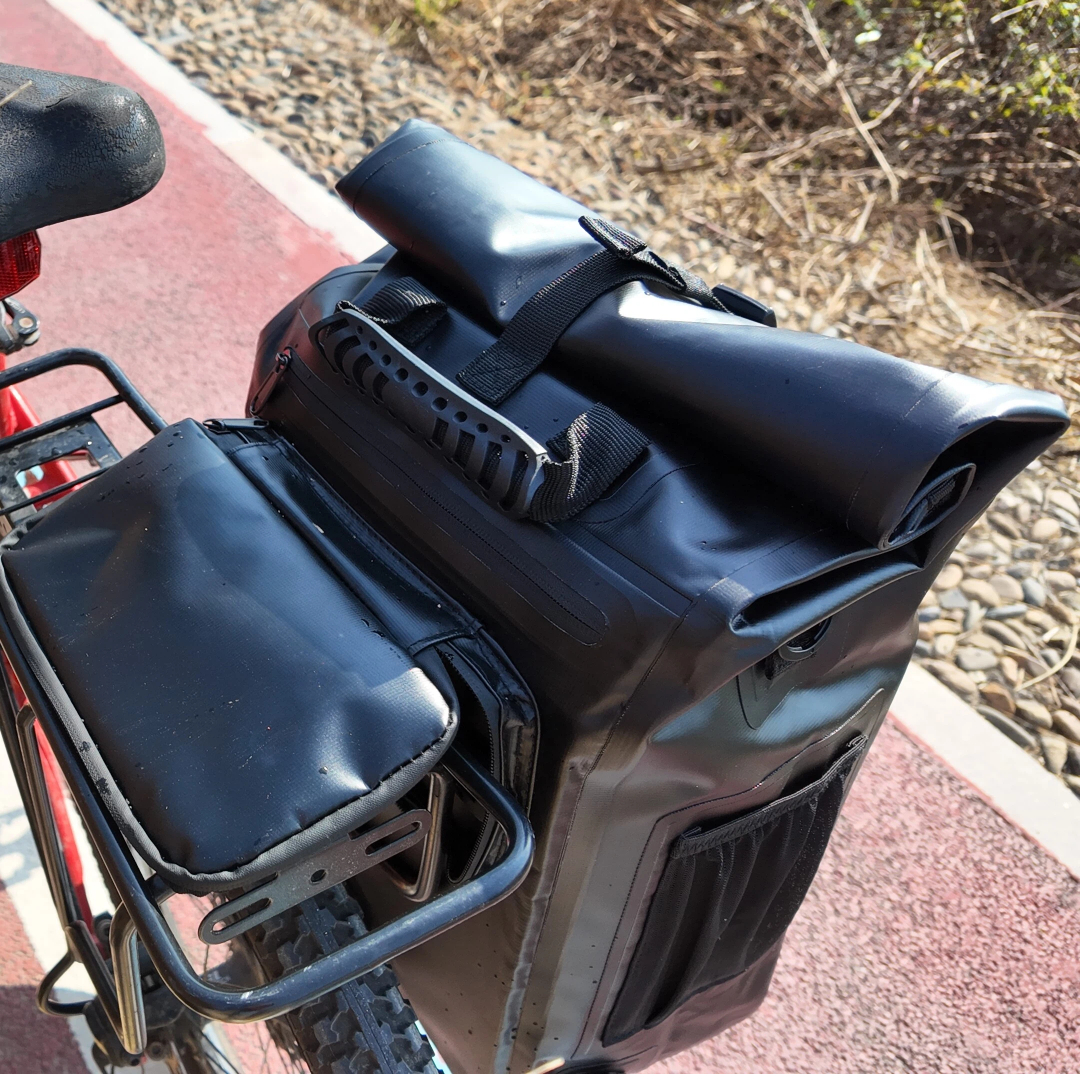 3-in-1 Versatile Waterproof Bike Pannier & Backpack DETAIL 9