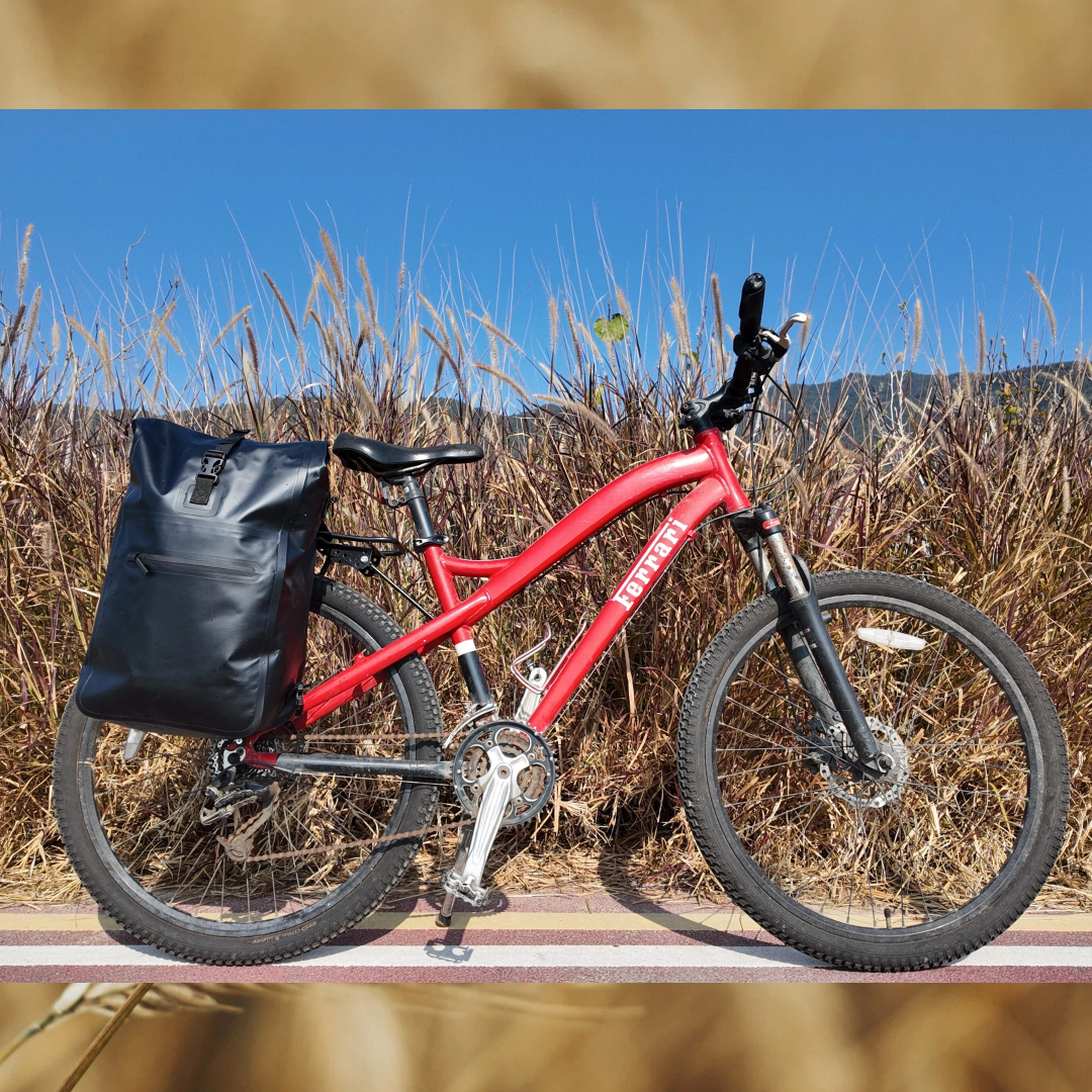 3-in-1 Versatile Waterproof Bike Pannier & Backpack DETAIL