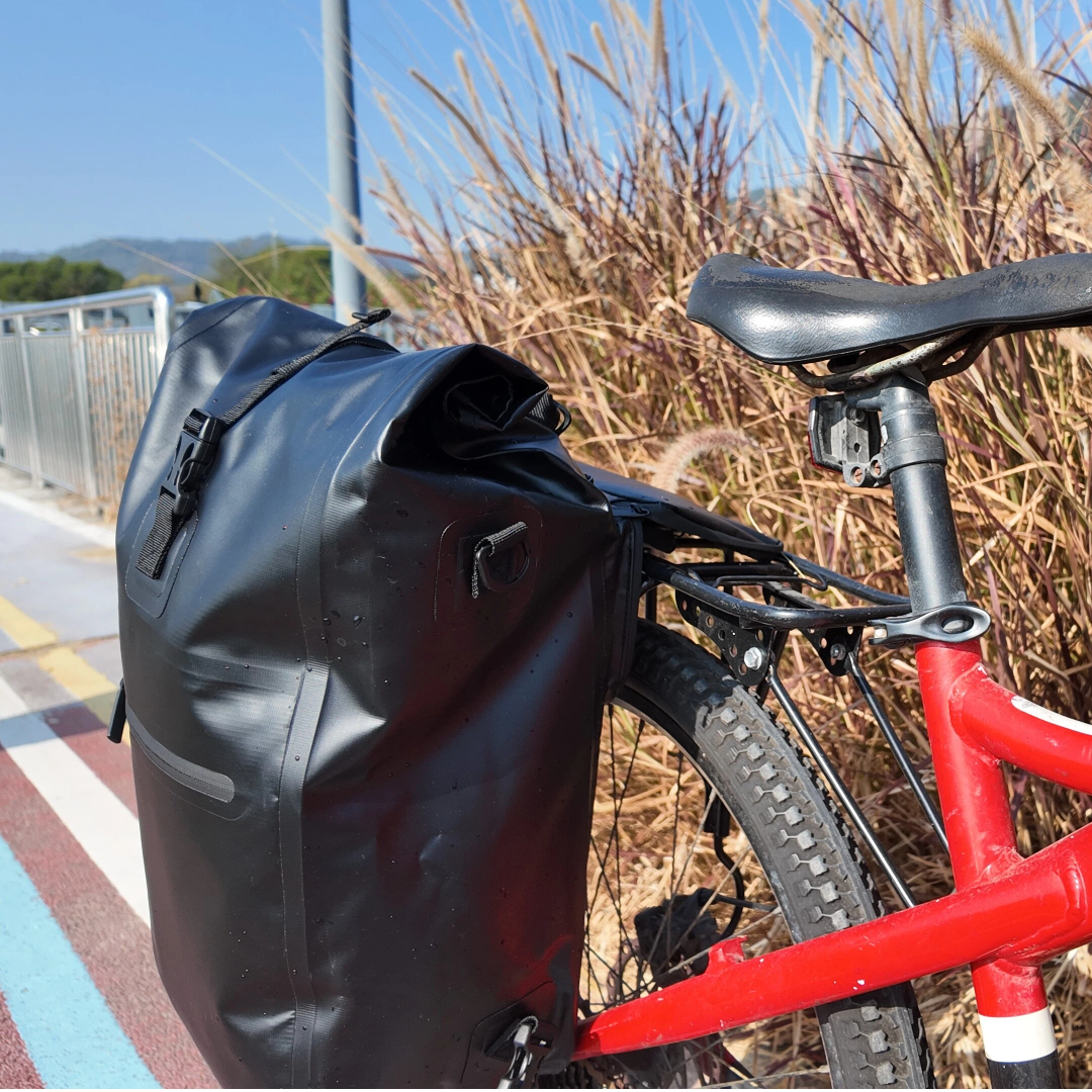 3-in-1 Versatile Waterproof Bike Pannier & Backpack DETAIL7