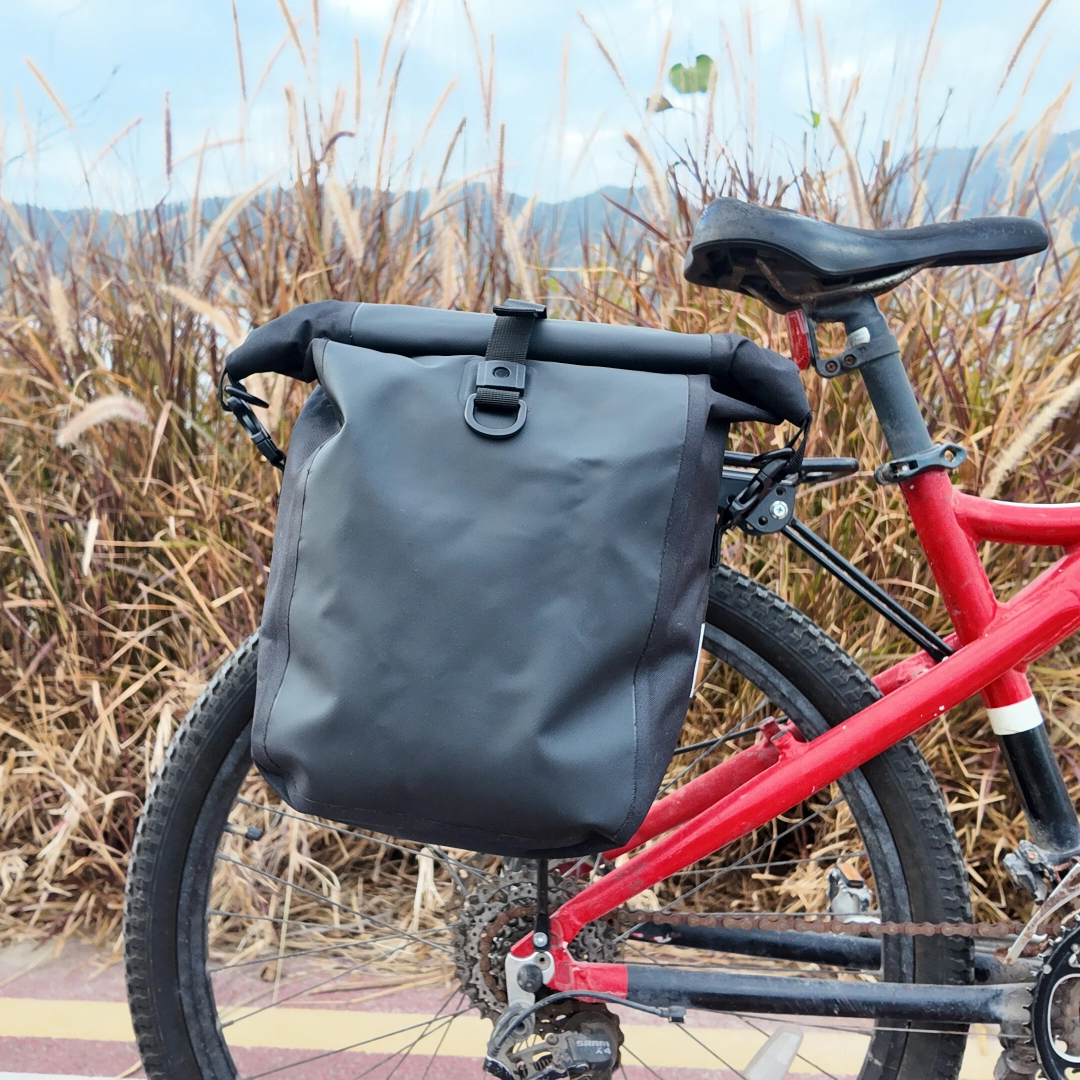 Professional WATERPROOF Bicycle Pannier detail 1